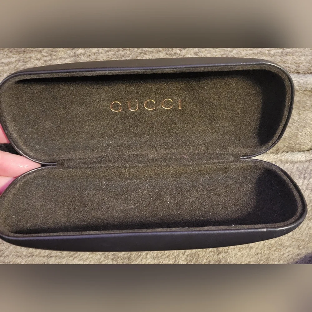 Gucci Clamshell‎ Eyegass Case W/Cleaning Cloth